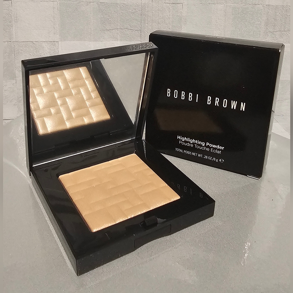Quartz Glow - Bobbi Brown Highlighting Powder -  full size